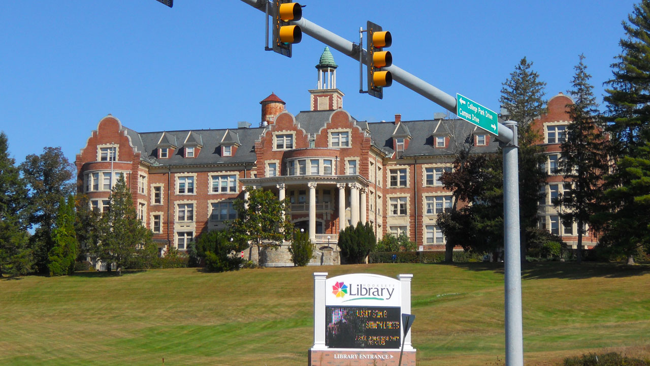 Mount Saint Mary College